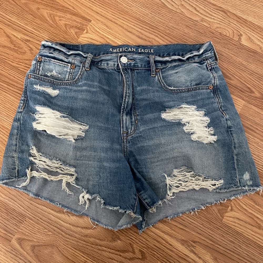 American Eagle 90s boyfriend shorts